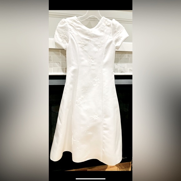 Beautiful First Holy Communion/Flower Girl Dress NU ANGEL Viel, button down back - Picture 2 of 5